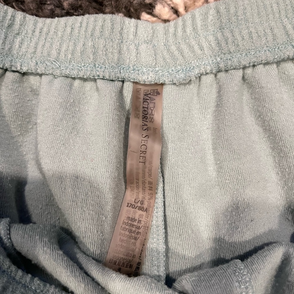 EUC size large VS lounge shorts - Picture 2 of 3